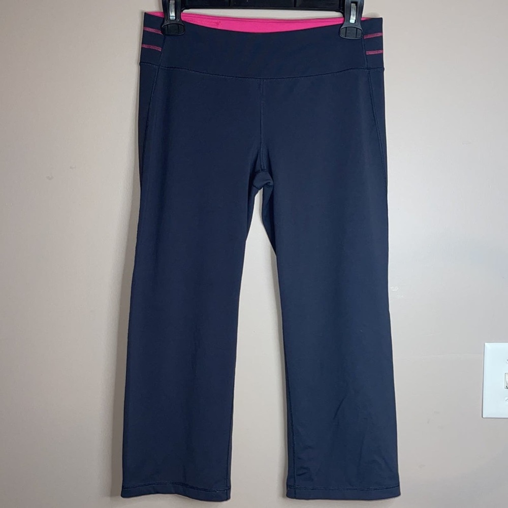 Victoria’s Secret VSX Sexy Sport Gray Pink Knee Length Cropped‎ Leggings Small